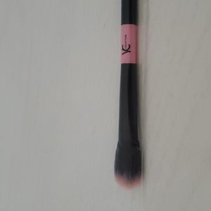 Eyeshadow brush
